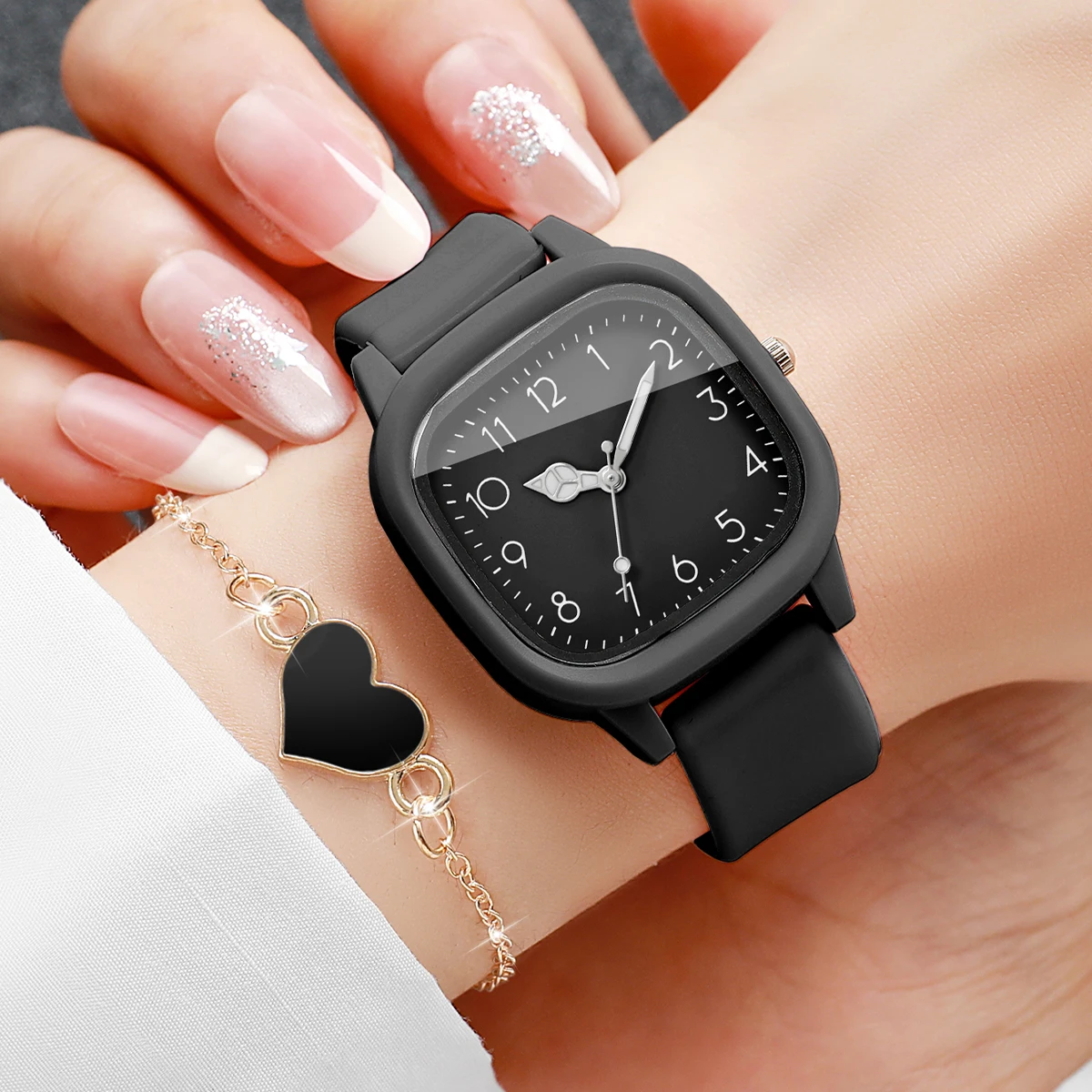 ชุดนาฬิกาข้อมือสตรีดีไซน์ทันสม - Silicone Band Women บทวิจารณ์และราคา